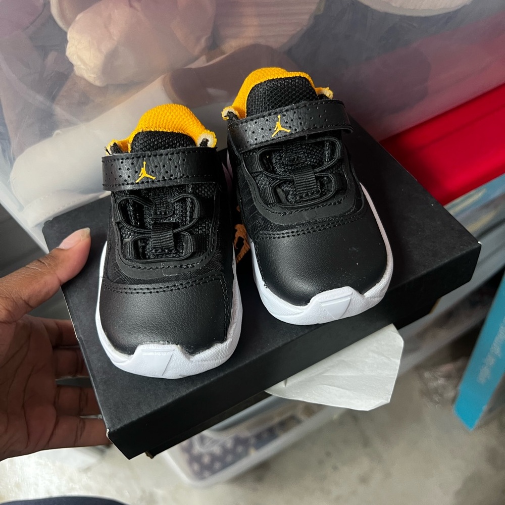 Jordan 11 CMFT Low TD Black Taxi Sneakers